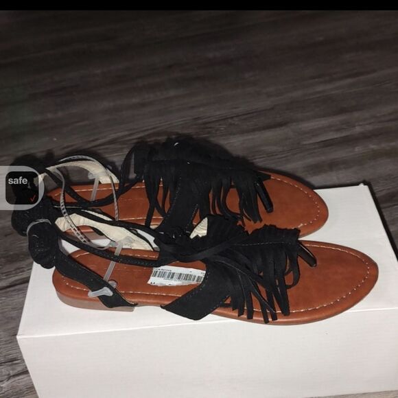 Olivia Miller Black Fringe Sandals Sz 6 NIB - Picture 4 of 6
